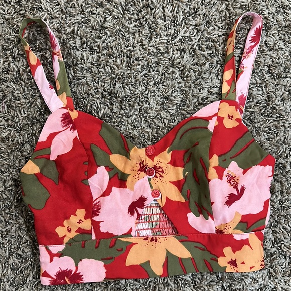 NWOT Floral two-piece set with a short in red with pink and orange flowers. - Picture 4 of 7